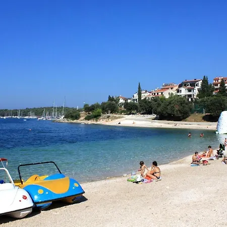 Vakantiehuis House With A Parking Space - 13024 Pula