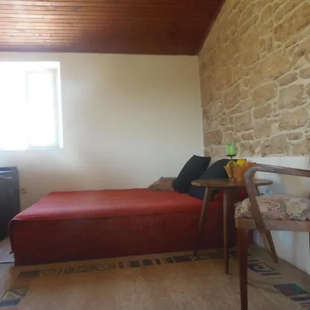 House With A Parking Space - 13024 *