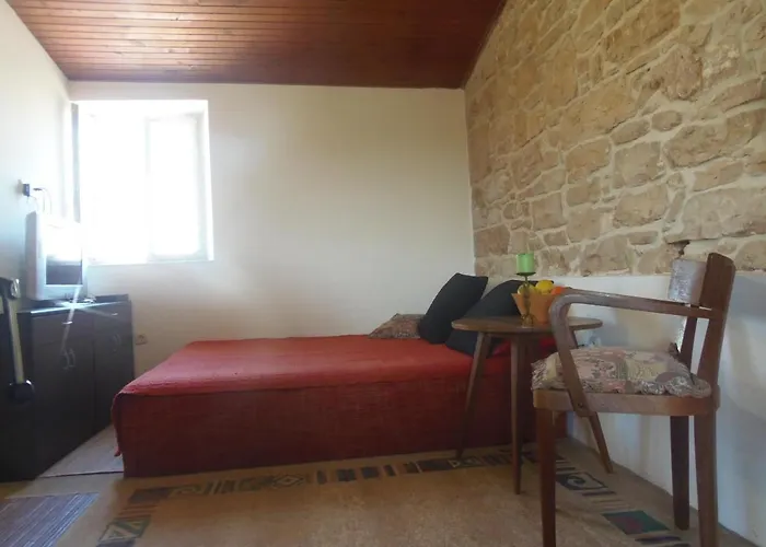 House With A Parking Space - 13024 *